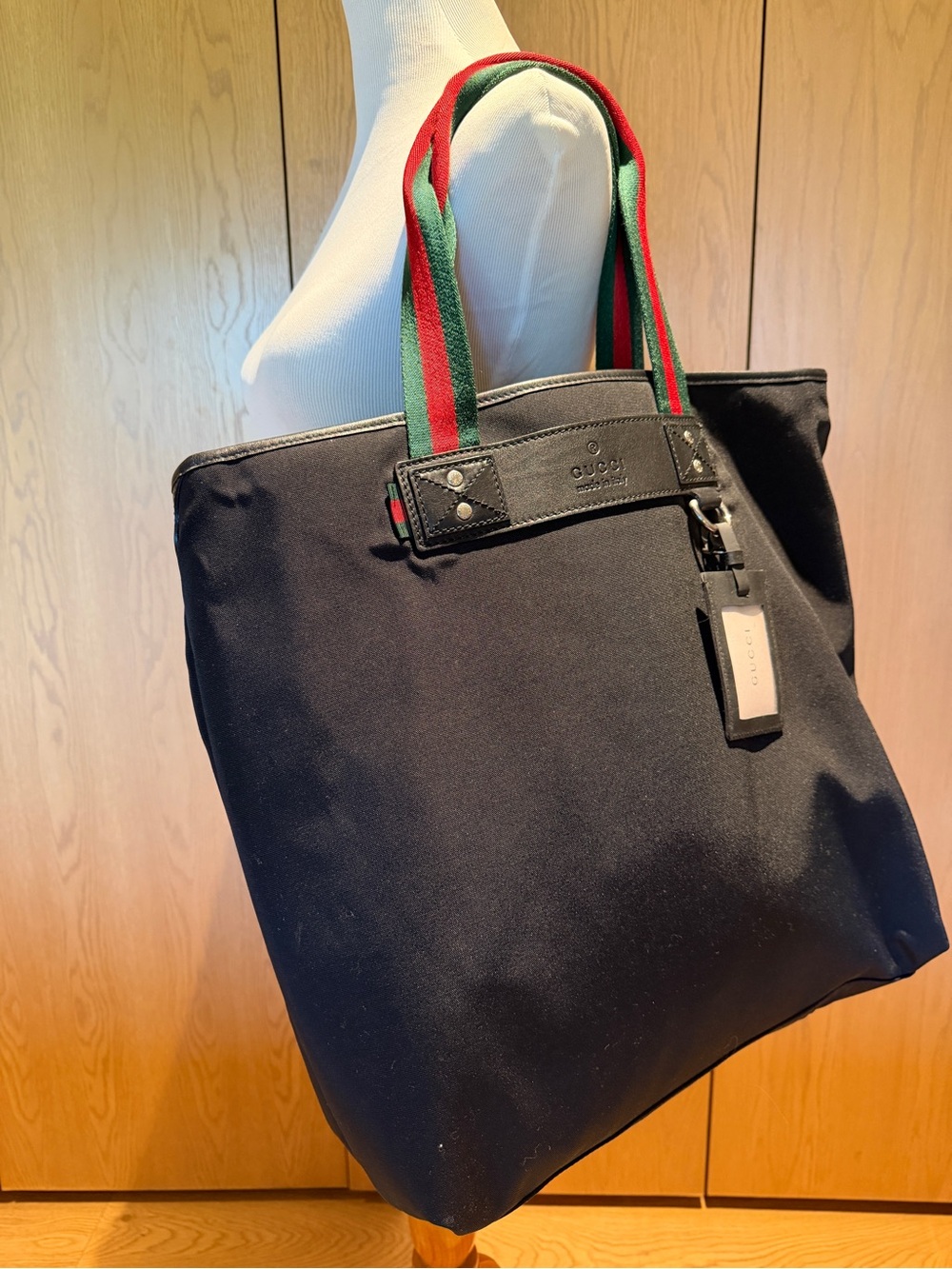 Rare GUCCI & ROC Nation limited edition tote bag with badge